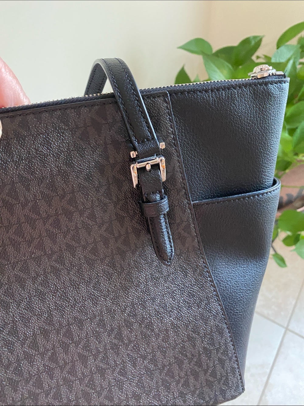 Michael Kors Black MK Logo Tote with Matching Wallet - Picture 5 of 15